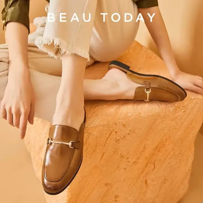 BEAUTODAY Mules décontractées femmes en cuir de veau décoration en métal couleur unie pantoufles mode dames chaussures plates à la main 36265
