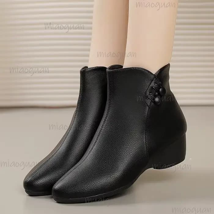 Nouvelles bottines en cuir pour femme 2026 - Bottines confortables à talon épais avec boutons décoratifs, chaussures tendance en cuir souple et confortables