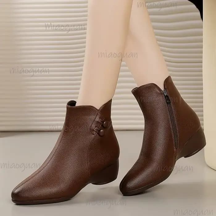 Nouvelles bottines en cuir pour femme 2026 - Bottines confortables à talon épais avec boutons décoratifs, chaussures tendance en cuir souple et confortables