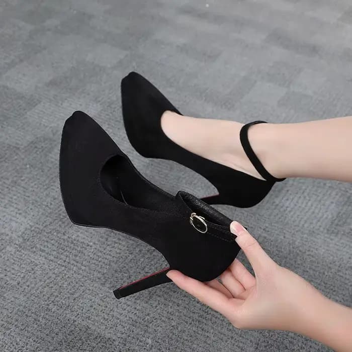 Escarpins pointus à talons fins pour femmes