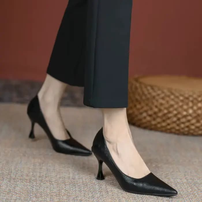Escarpins pointus à talons fins pour femmes