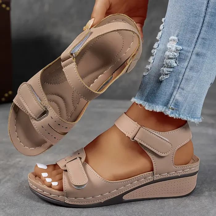 Sandales compensées beiges pour femmes