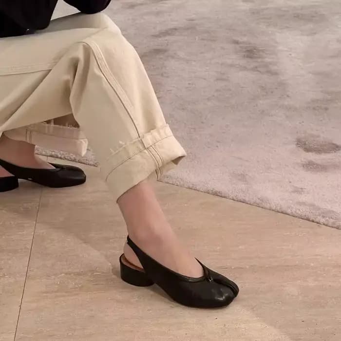 2025 Nouveau printemps été mode chaussures à bout fendu sandales pour femmes en peau de mouton talons hauts concepteur