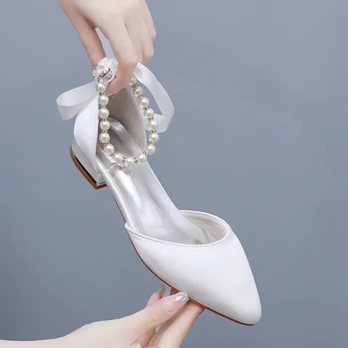 Chaussures De mariage mariée talon plat pointu sandales creuses femmes blanc Satin perlé robe