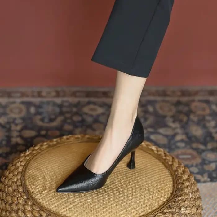 Escarpins pointus à talons fins pour femmes