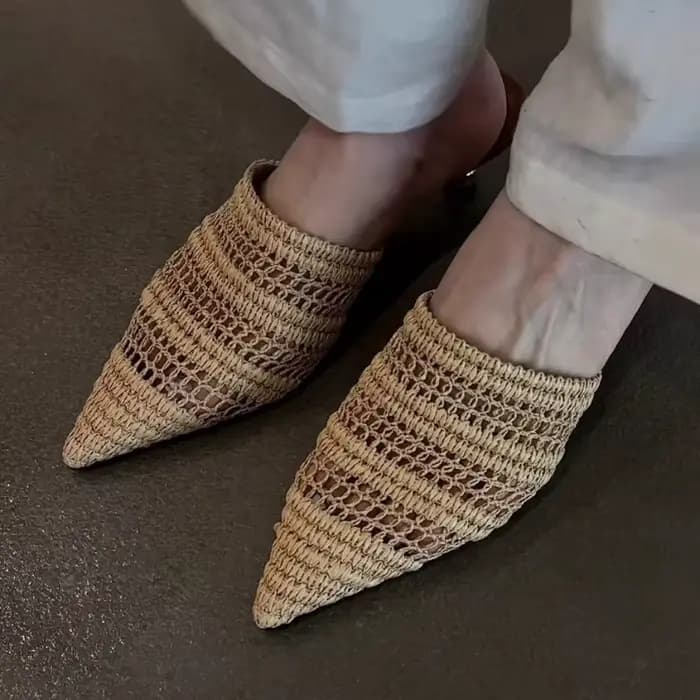 Mules à la mode pantoufles modernes femmes Sexy bout pointu Slingback chaton talon sandales pour dames confort léger sandales coulissantes