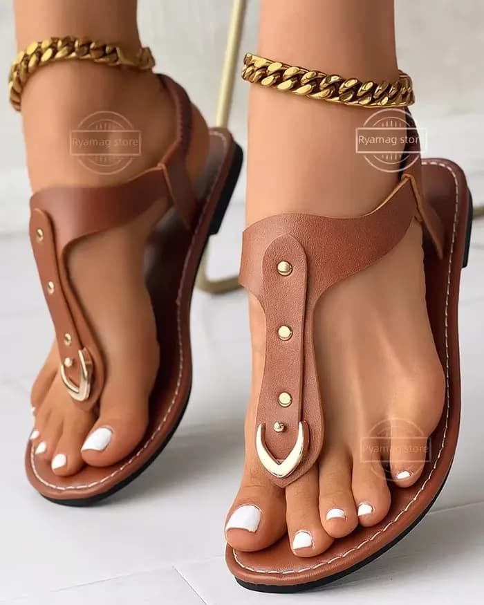 Sandales cloutées pour femmes