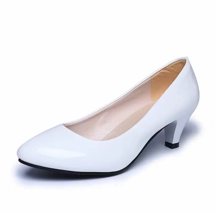 Nouvelles chaussures pour femmes sur talons élégant moyen haut talon dames bout pointu mode pompes pour femme bureau noir blanc rouge