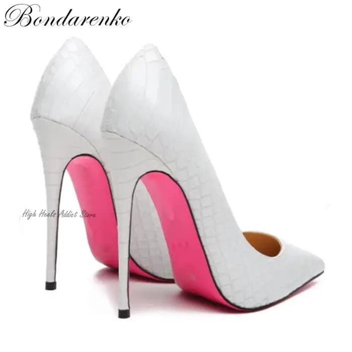 Escarpins pointus en cuir verni à semelle rose pour femmes