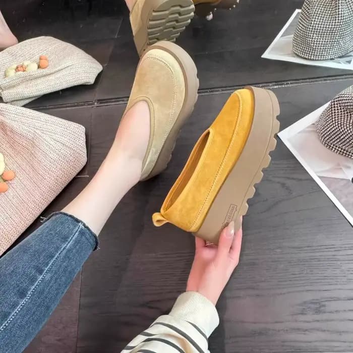 2025 Nouvelle plate-forme à la mode sandales plates femmes baskets chaussures mocassins décontractés tendance concepteur nouveau printemps daim confort marche