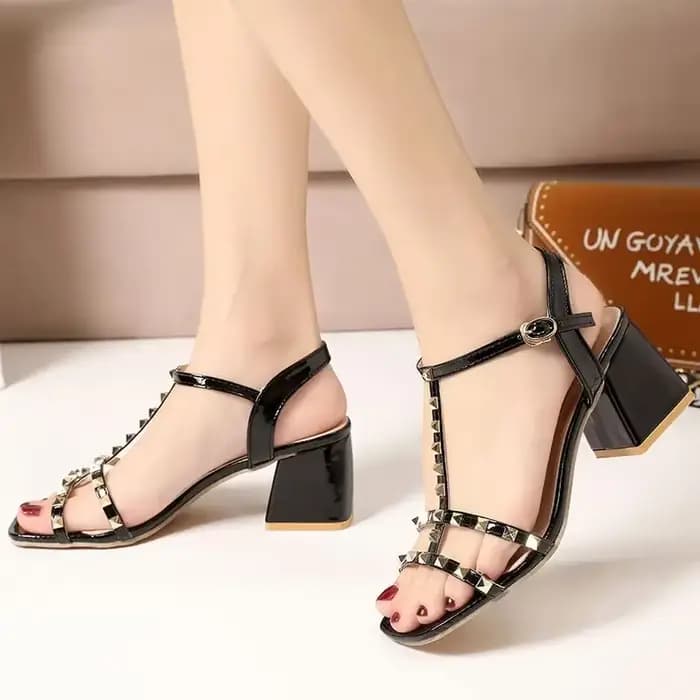 Femme chaussures bout ouvert corée nouvelles sandales de mode respirantes pour les femmes de haute qualité en gros en vrac et prix bas été 2025 offres