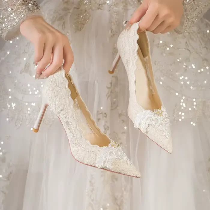 Banquet Stiletto simple automne nouveau bout pointu bouche peu profonde dentelle Slip-on antidérapant résistant à l'usure talons hauts