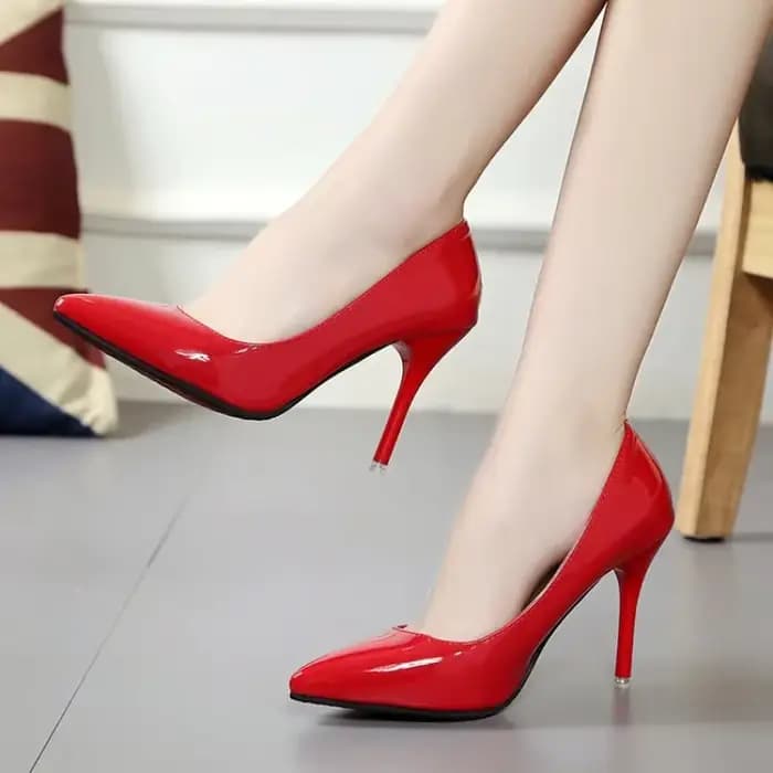 Escarpins à bout pointu en cuir verni pour femmes
