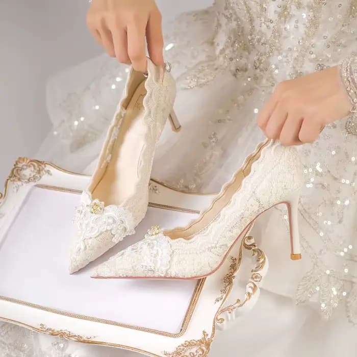 Banquet Stiletto simple automne nouveau bout pointu bouche peu profonde dentelle Slip-on antidérapant résistant à l'usure talons hauts