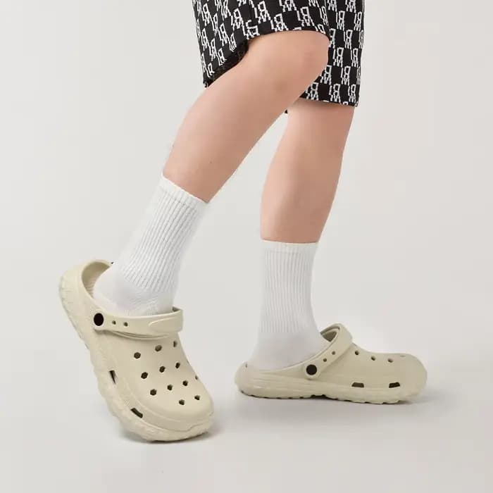 Chaussures à trous pour femmes et hommes, sandales d'extérieur antidérapantes d'été, pantoufles de plage à bout fermé, sensation de merde, fond épais et souple