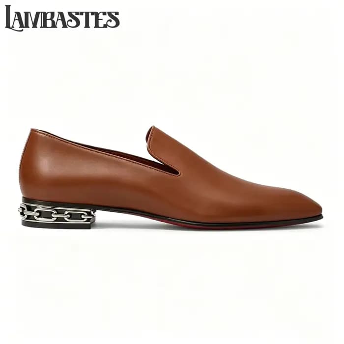 Mocassins à talon avec détails chaîne