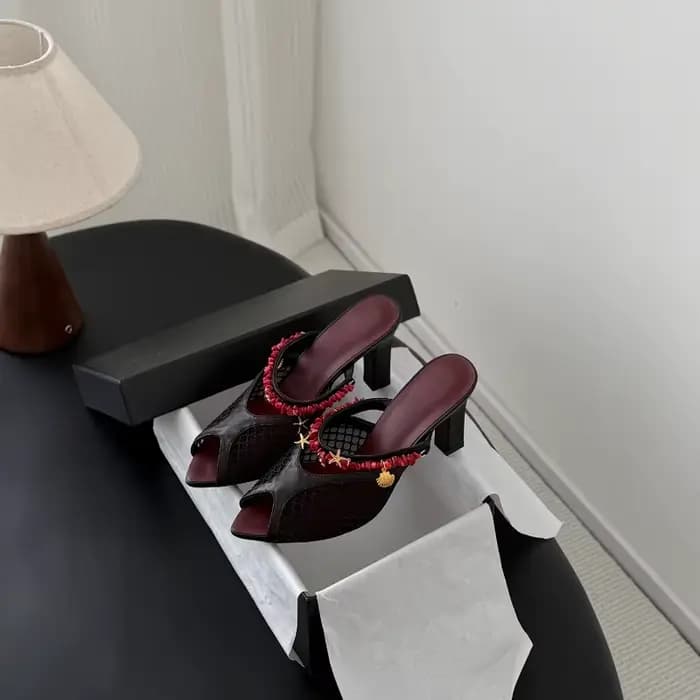 Sandales résille été 2026 avec empeigne en cuir - Sandales femme tendance à bout ouvert pour l'extérieur - Décoration chaîne