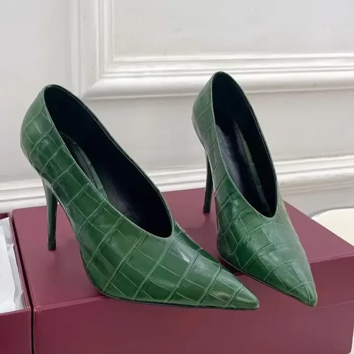 Escarpins en cuir de peau de serpent à talons hauts peu profonds