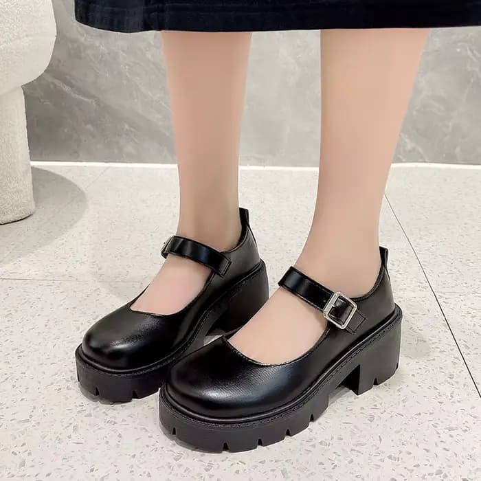 Escarpins à plateforme noirs en cuir verni pour femmes