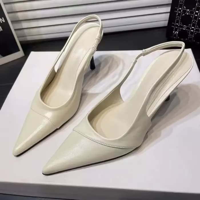 Sandales tendance de haute qualité. Chaussures à bout pointu et talon bas pour femmes