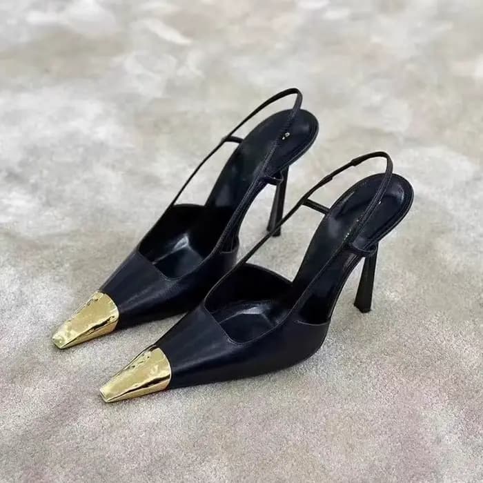 À la mode et rétro bout pointu à talons hauts nouvelles sandales