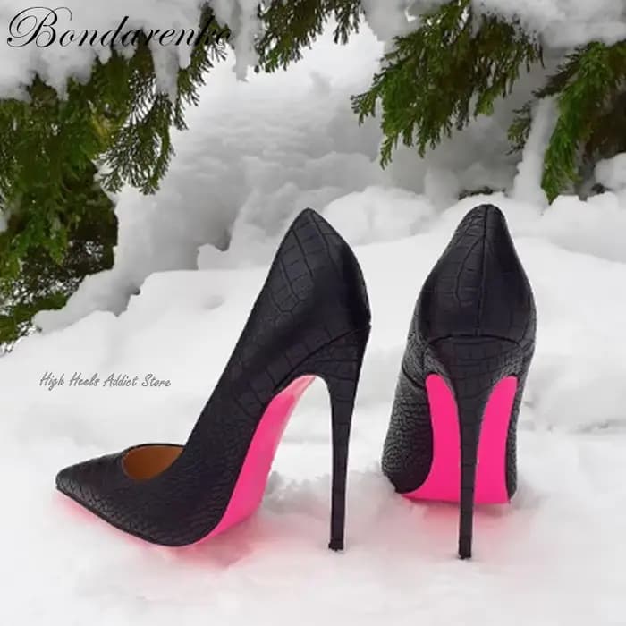 Escarpins pointus en cuir verni à semelle rose pour femmes