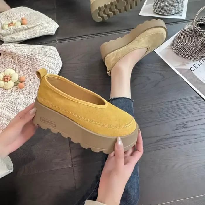 2025 Nouvelle plate-forme à la mode sandales plates femmes baskets chaussures mocassins décontractés tendance concepteur nouveau printemps daim confort marche