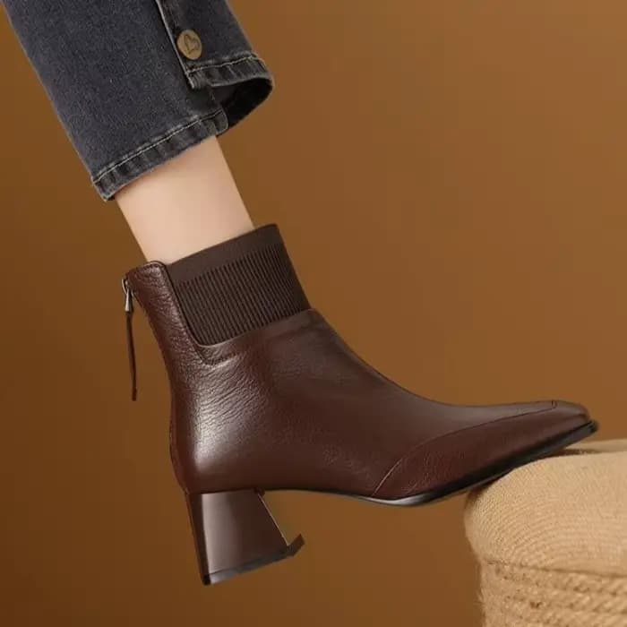 Nouvelles chaussures pour femmes à talons hauts et polyvalentes à bout carré et bottes à la mode pour l'automne et l'hiver de 2025