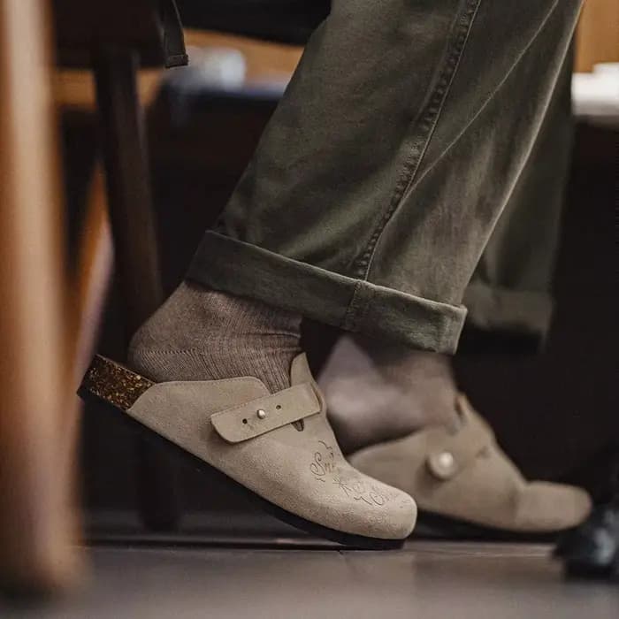 Maden Illustration Mules chaussures demi glisser fond épais vêtements chauds sandales