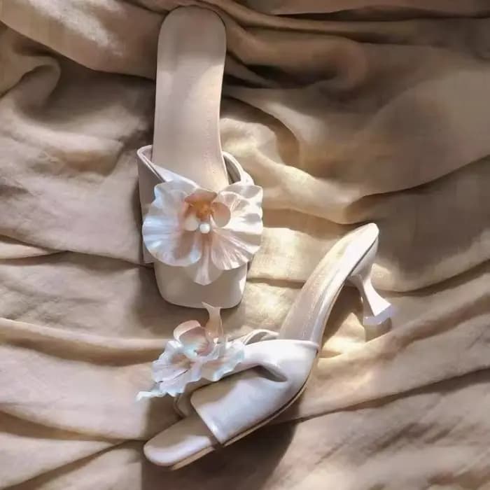 Marque femmes sandales 2025 été nouvelles fleurs élégantes
