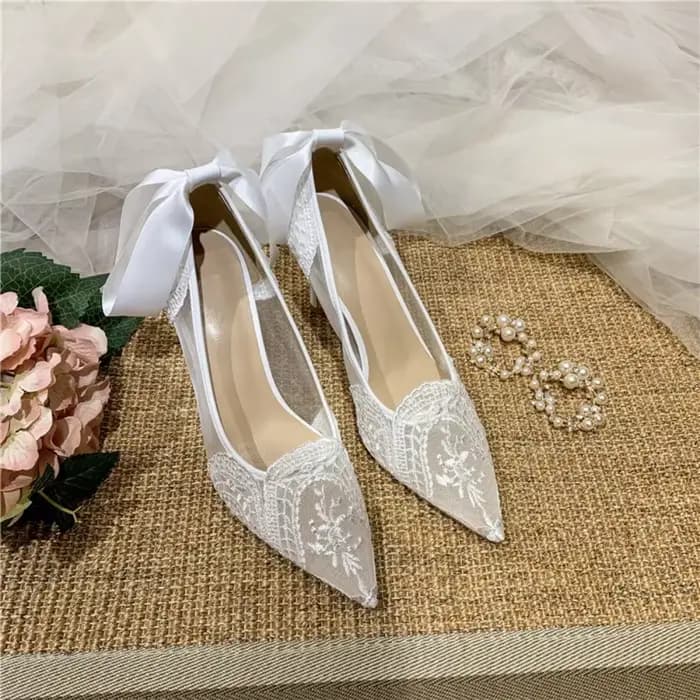 Talons blancs robe française chaussures de mariage dentelle