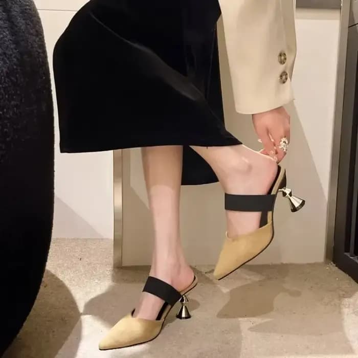Taille 35-46 femmes chaton talons Mules doré Rivet bout pointu sandales d'été mode Beige dames décontracté Med
