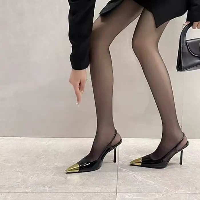 À la mode et rétro bout pointu à talons hauts nouvelles sandales