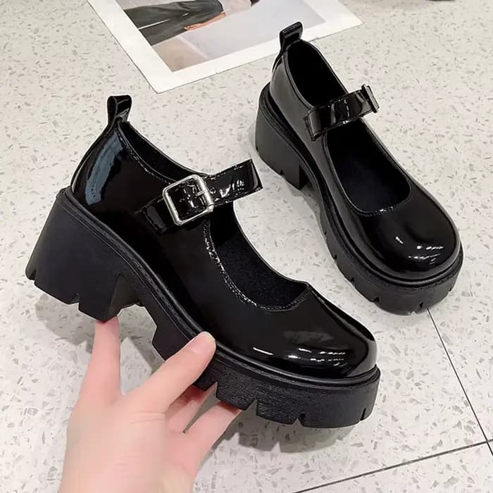 Escarpins à plateforme noirs en cuir verni pour femmes