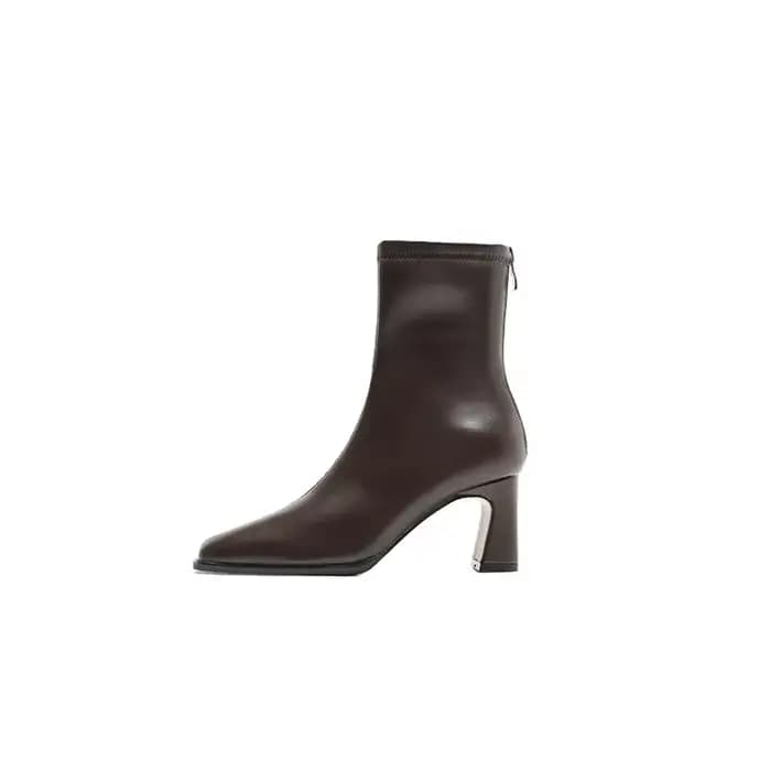 Bottines carrées en cuir souple pour femme