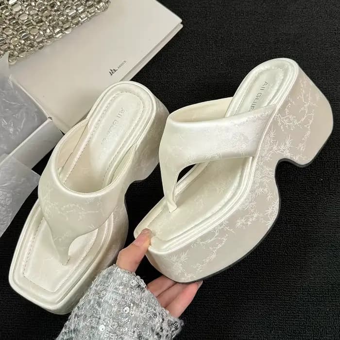 2025 nouvelles chaussures de mode pour femmes plate-forme compensées talons pompes tongs pantoufles diapositives dames