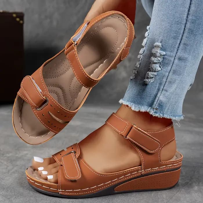 Sandales compensées beiges pour femmes