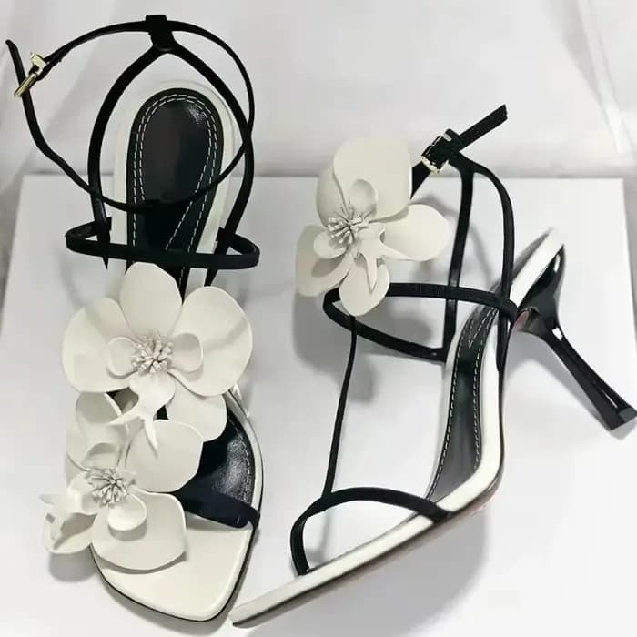 Sandales à talons élégantes avec décoration de fleurs blanches pour femmes, chaussures de styliste S