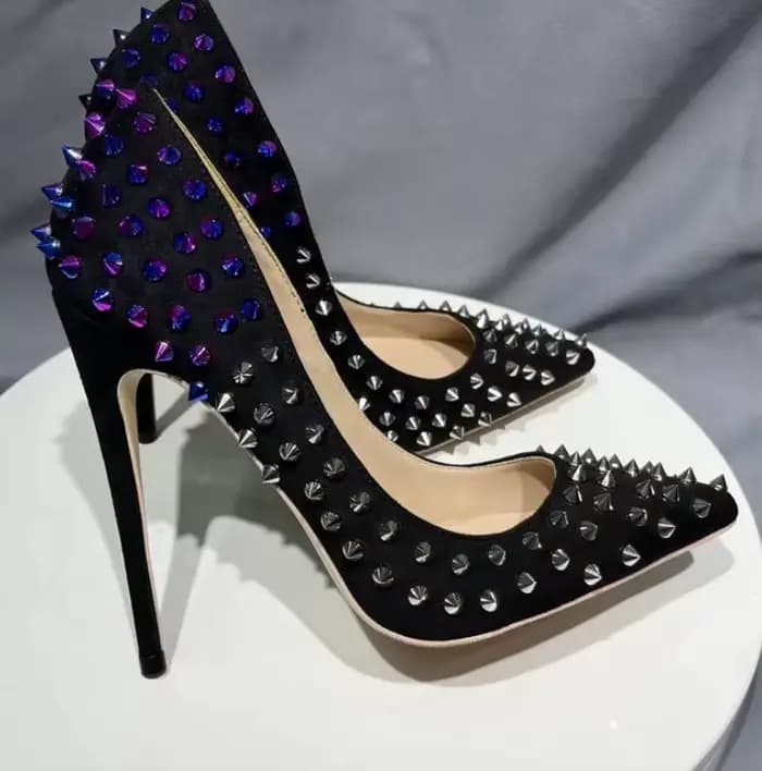 Escarpins à rivets noirs pour femmes, chaussures punk couvertes, bouts pointus, talons hauts, pointe