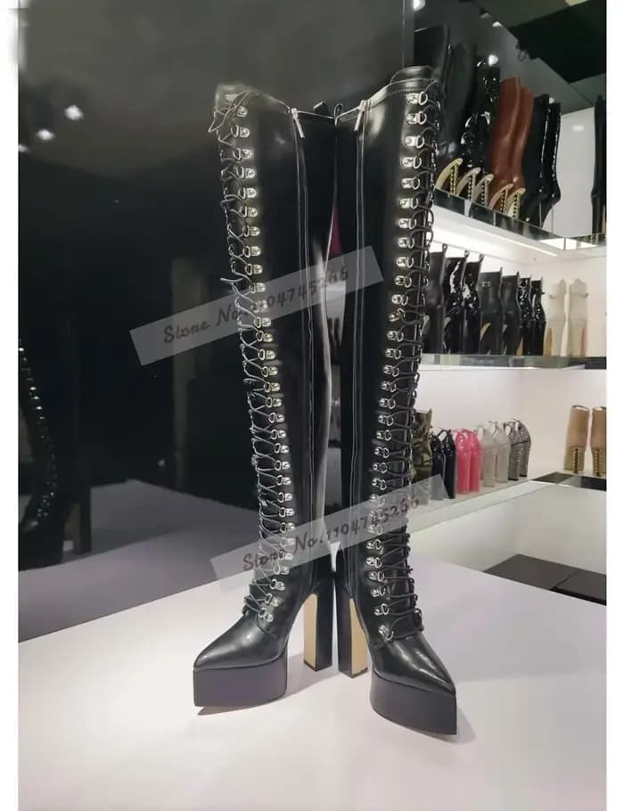 Bottes noires brillantes à talons épais au dessus du genou, en cuir verni, plateforme haute, boucle