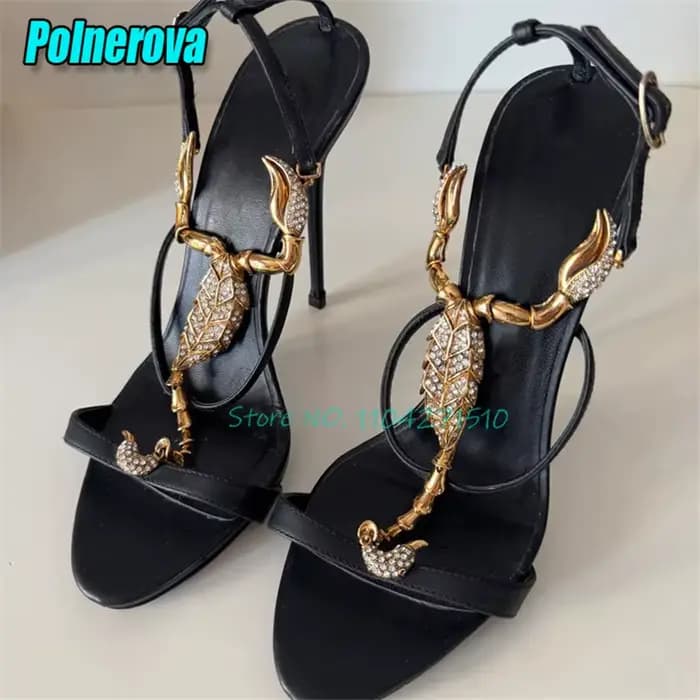 Cristal Scorpion décor t-strap sandales de luxe en cuir noir bout ouvert cheville boucle talons haut