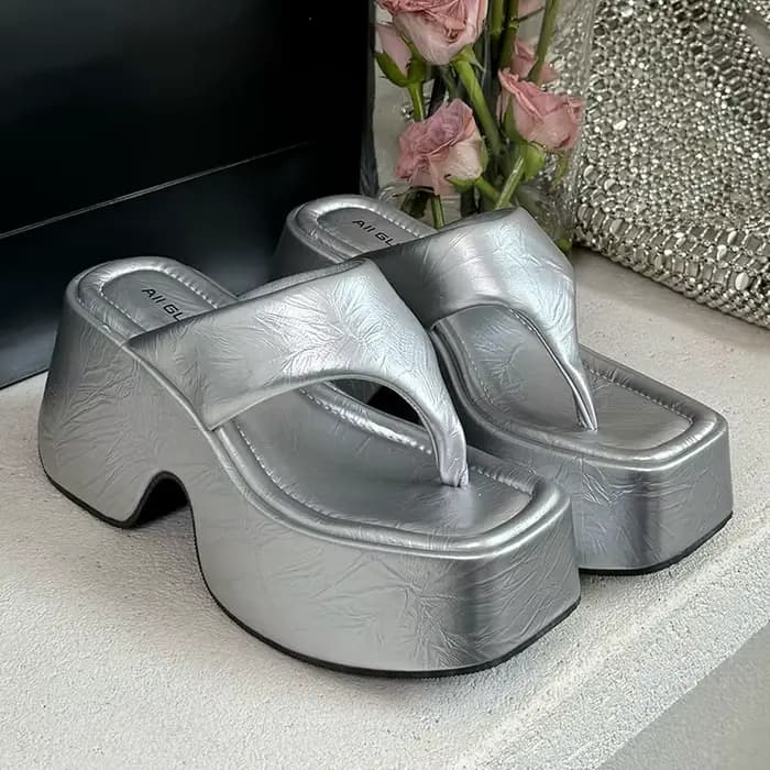 Nouvelles chaussures pour femmes : Sandales à plateforme