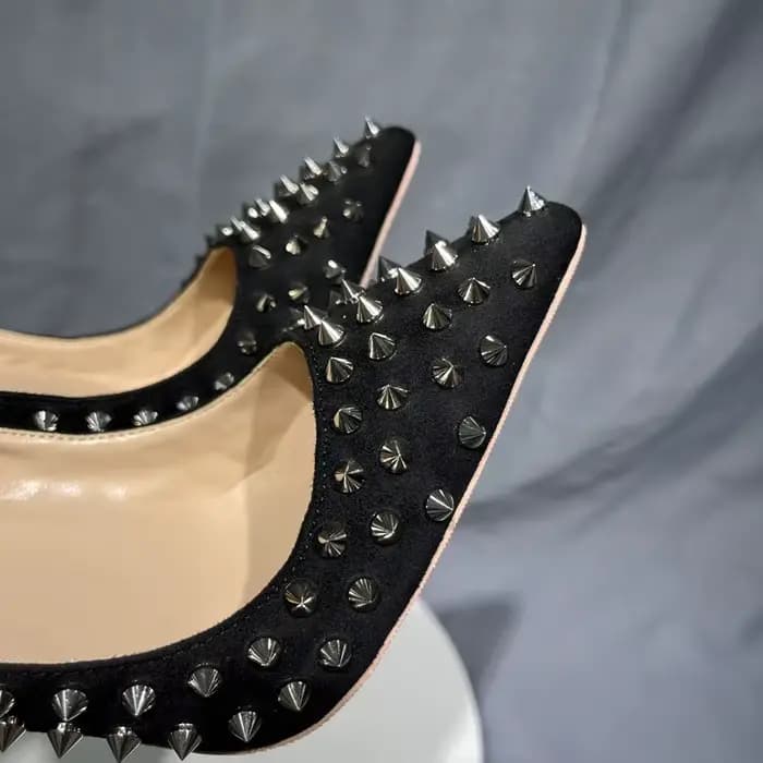 Escarpins à rivets noirs pour femmes