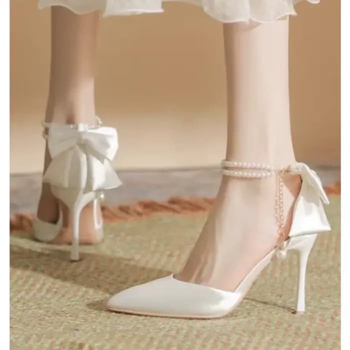 Nouvelles femmes talon mince sandales creuses femme perle papillon bout pointu talons hauts pompes