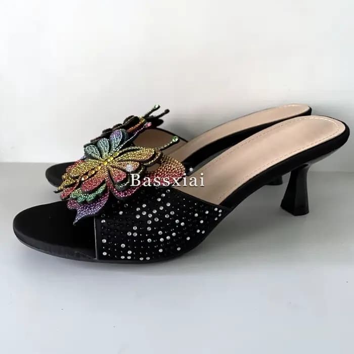 Sandales à fleurs ornées de cristaux pour femmes