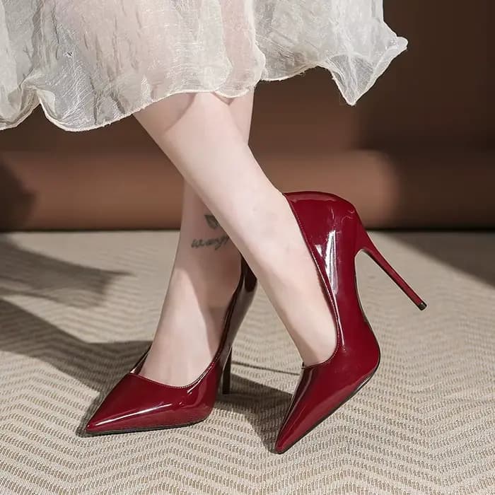 Escarpins classiques à talons hauts en cuir verni couleur unie pour femme