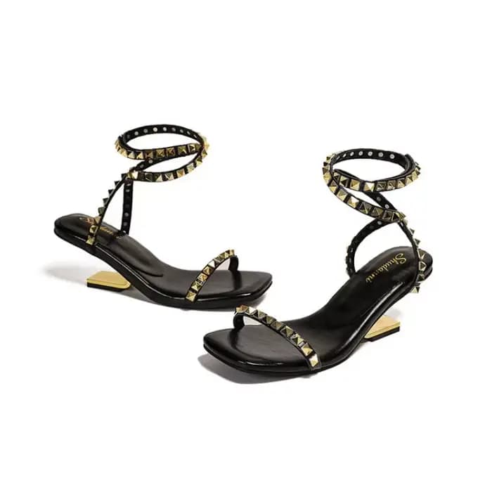 Sandales à talons hauts cloutées pour femmes