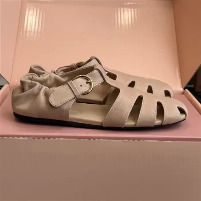 Les nouvelles sandales de pêcheur en cuir sont fabriquées