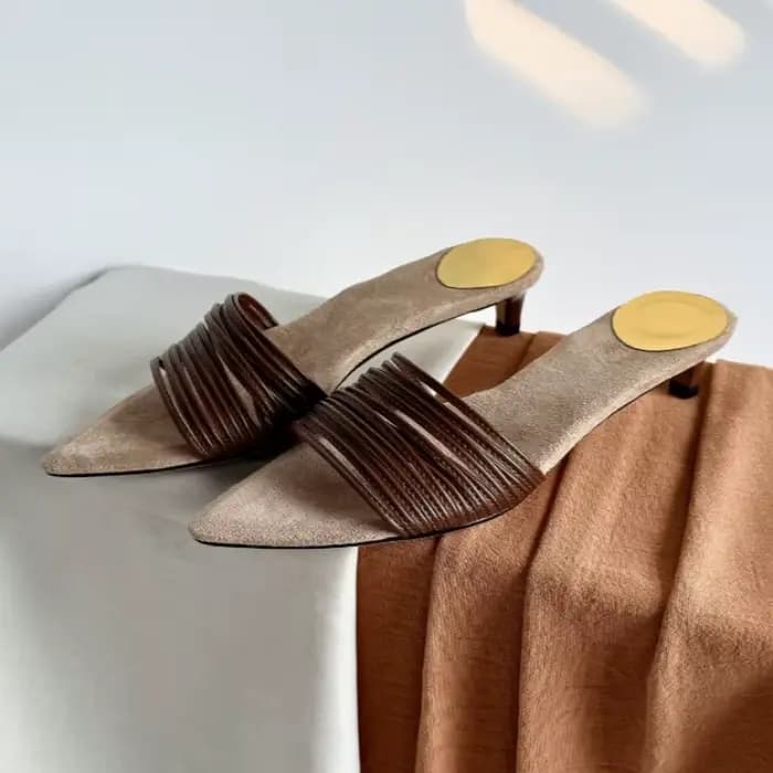 Mules noires à bout pointu et bande étroite pour femmes