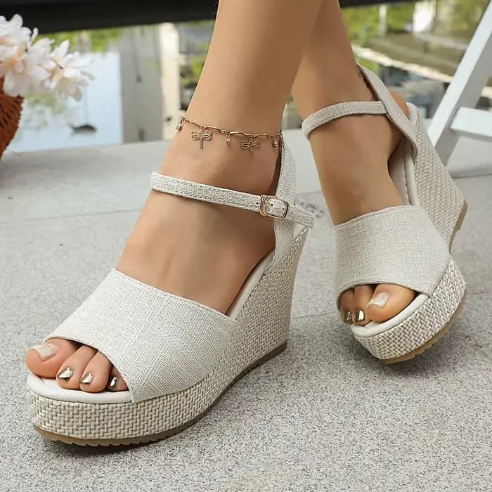 Sandales compensées noires et blanches pour femmes